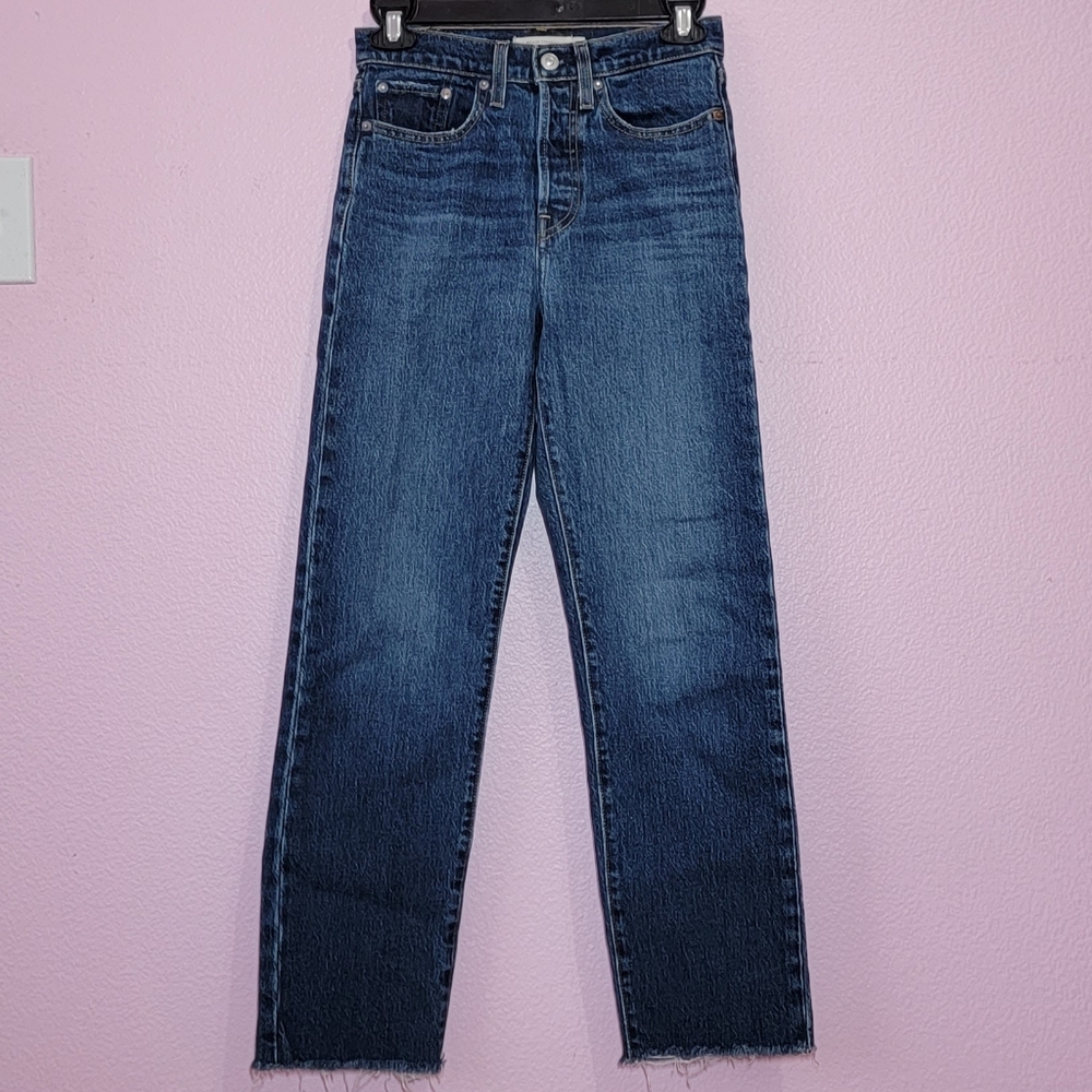 Levi's Premium Wedgie Straight Leg Jeans/ 24.